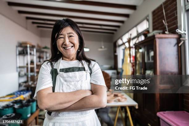 portrait of a mature woman at a ceramics studio - east asian works of art specialist stock pictures, royalty-free photos & images