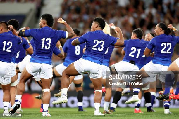 The players of Samoa perform the Siva Tau prior to kick-off ahead of the Rugby World Cup France 2023 match between Japan and Samoa at Stadium de...