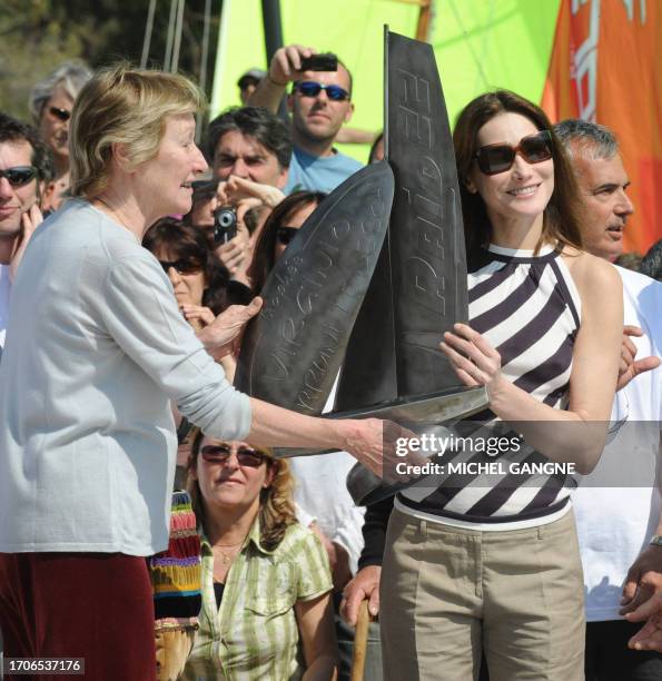 French President Nicolas Sarkozy's wife, First Lady Carla Bruni-Sarkozy holds the trophy with mother Marisa Bruni-Tedeschi as attending the trophy...