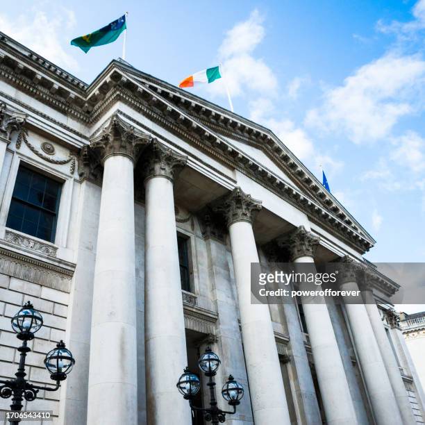 parliament house in dublin, irland - irish parliament stock-fotos und bilder