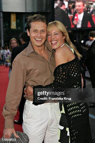 Schauspieler Roman Knizka Und Freundin Stefanie Mensing Bei Der... News