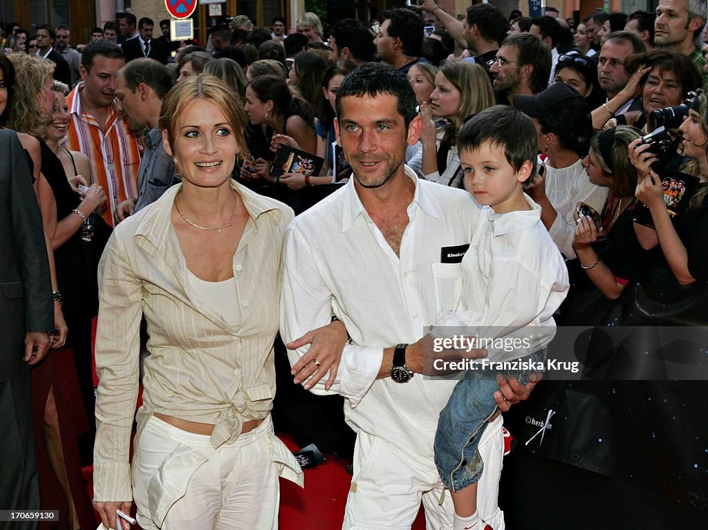Anja Kling Mit Freund Jens Solf Und Sohn Tano Adrian Bei Der Premiere