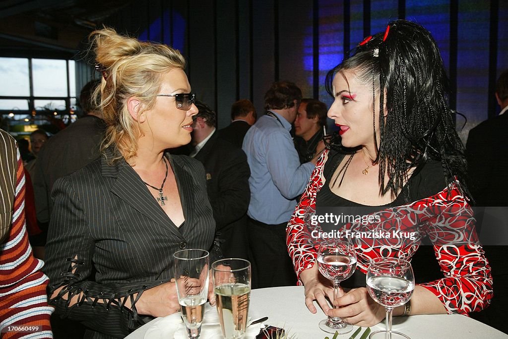 Kim Wilde (L)Und Nina Hagen Beim "T-Online Medientreff" Im Deutschen Technikmuseum