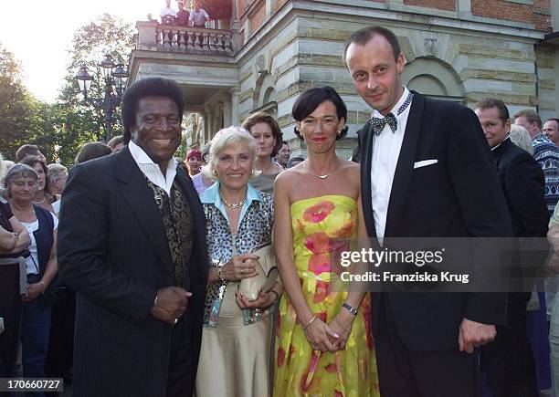 Sänger Roberto Blanco + Ehefrau Mireille Mit Charlotte + Friedrich Merz + Edmund Stoiber Bei Der Eröffnung Der Richard Wagner Festspiele In Bayreuth