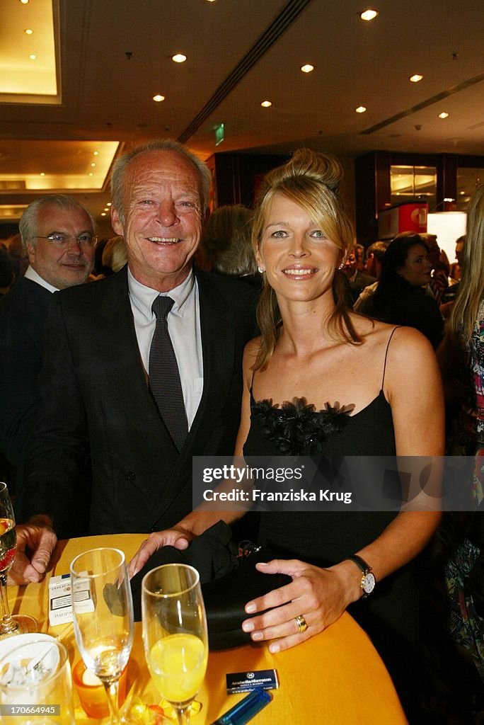 Produzent Bernd Tewaag Mit Freundin Anke Strohbach Beim Gala Abend