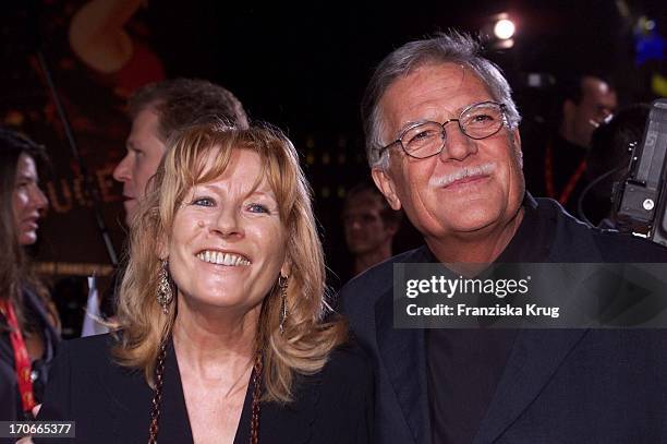 Michael Ballhaus + Ehefrau Helga Bei "Moulin Rouge" Premiere In Berlin 081001