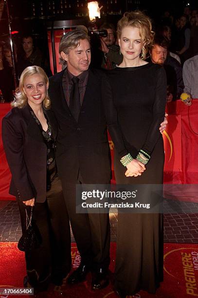 Regisseur Baz Luhrmann + Freundin Catherine Martin + Hauptdarstellerin Nicole Kidman Bei "Moulin Rouge" Premiere In Berlin 081001