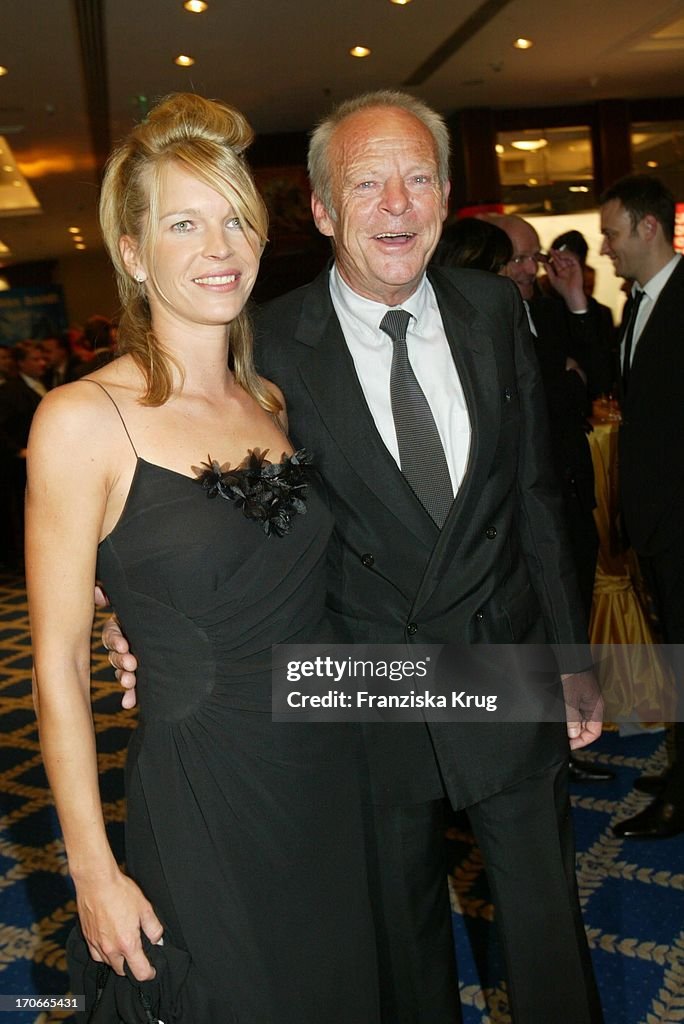 Produzent Bernd Tewaag Mit Freundin Anke Strohbach Beim Gala Abend