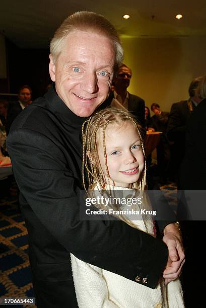 Schauspieler Pierre Franckh Mit Tochter Julia Beim Gala Abend "Dvd Night" Im Arabella Sheraton In München Am 301003