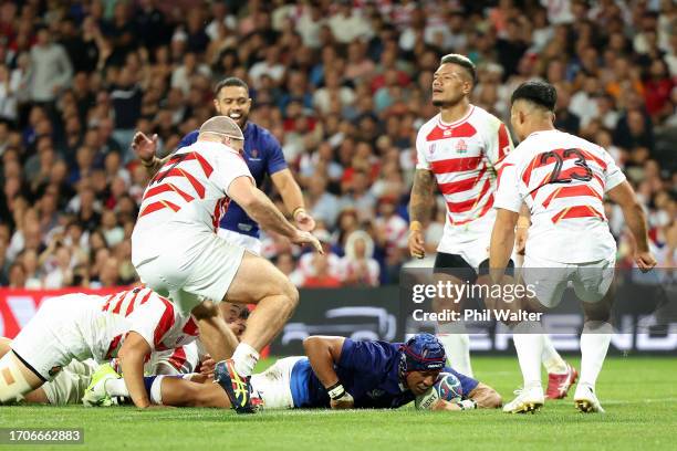 Christian Leali'ifano of Samoa scores his team's third try during the Rugby World Cup France 2023 match between Japan and Samoa at Stadium de...