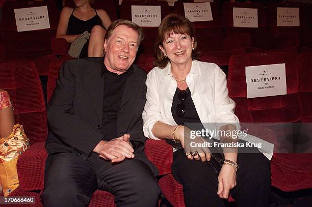 Hauptdarsteller Manfred Zapatka & Seine Ehefrau Margarethe Bei Der Weltpremiere Des Kinofilms "Manila" Im Cinemaxx Am Dammtor In Hamburg Am 190600