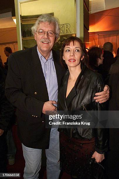 Carlo Von Tiedemann Und Seine Freundin Julia Laubrunn Bei Der Premiere Des Beatles Musicals "All You Need Is Love"Im St. Pauli Theater In Hamburg Am...