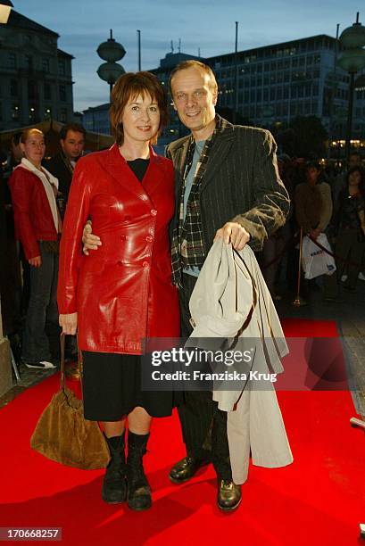 Schauspieler Edgar Selge Mit Ehefrau Franziska Walser Bei Der Premiere "Rosenstrasse" Im Gloria Kino In München