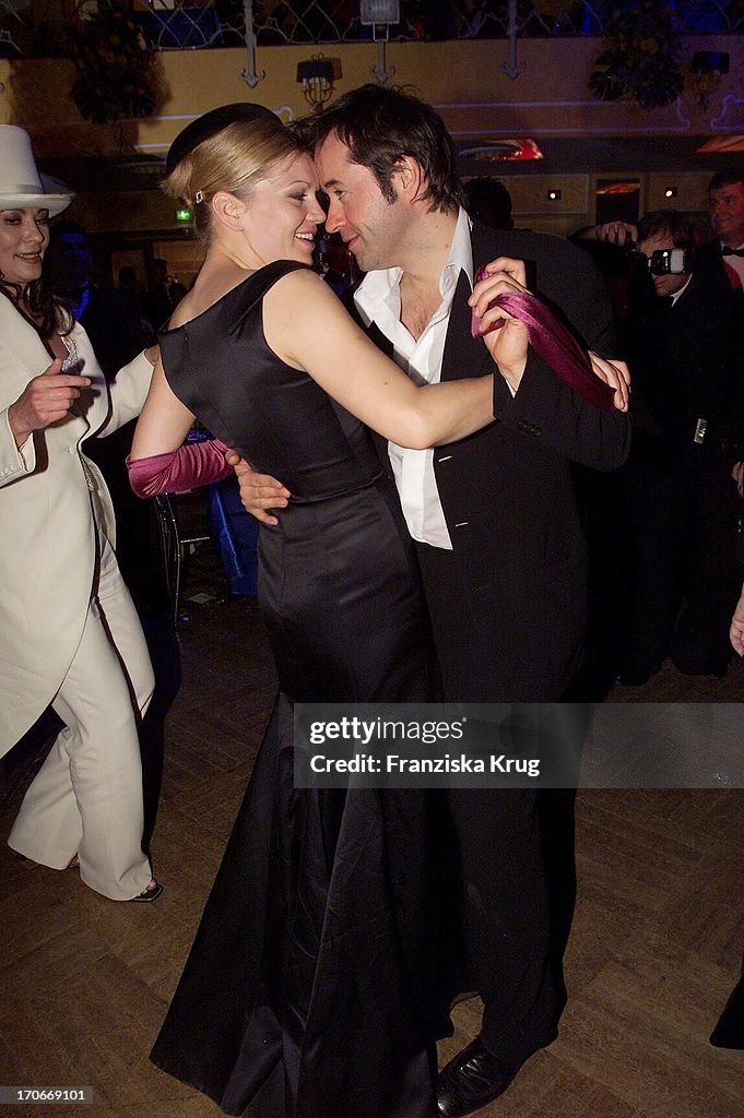 Anna Loos Und Jan Josef Liefers Tanzen Beim "Deutschen Filmball" In München 