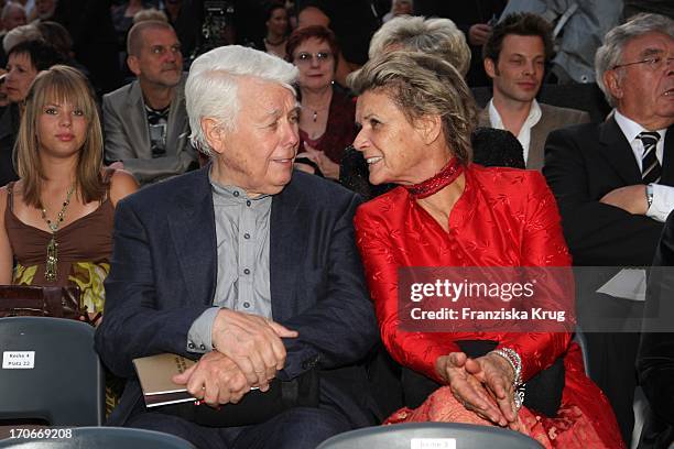 Peter Weck Und Ehefrau Ingrid Muttone Vor Der Premiere Der Nibelungenfestspiele In Worms