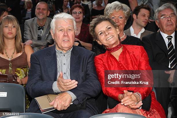 Peter Weck Und Ehefrau Ingrid Muttone Vor Der Premiere Der Nibelungenfestspiele In Worms