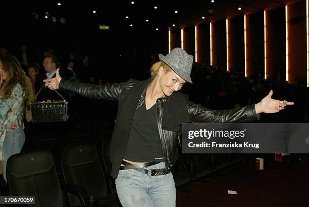 Schauspielerin Lara Joy Körner Bei Der Party Nach Der Deutschlandpremiere Von " Tatsächlich... Liebe" In Der Postkantine Arnulfstrasse In München Am...