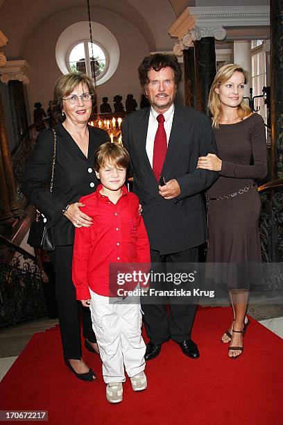 Uschi Wolter , Dieter Wedel, Dominique Voland Und Sohn Benjamin Wedel Bei Der Premiere Der "Nibelungenfestspielen" In Worms