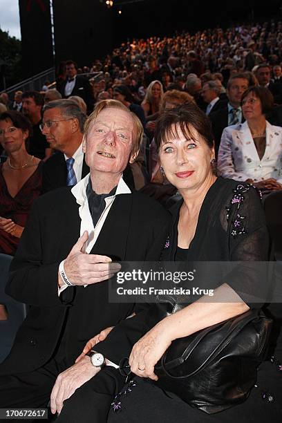 Schauspieler Otto Sander Und Ehefrau Monika Hansen Vor Der Premiere Der Nibelungenfestspiele In Worms