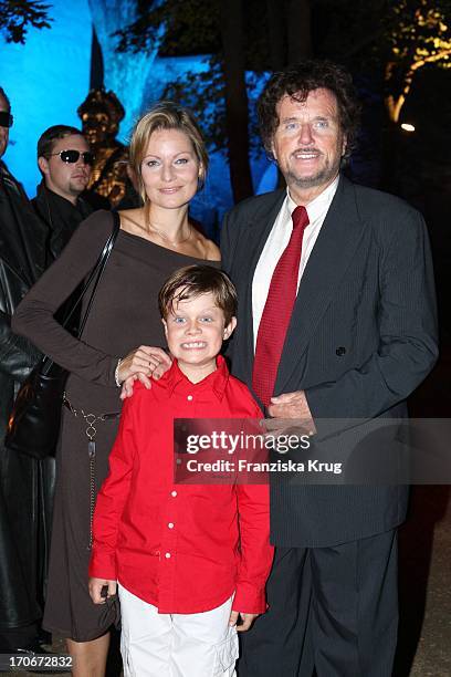 Regisseur Dieter Wedel Und Freundin Dominique Voland Und Sohn Benjamin Nach Der Premiere Der "Nibelungenfestspielen" In Worms