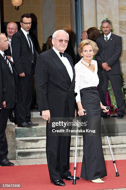 Ehemaliger Bundespräsident Roman Herzog Mit Seiner Ehefrau Alexandra Freifrau Von Berliching Bei Der Ankunft Zur Premiere Der Bayreuther Festspiele...