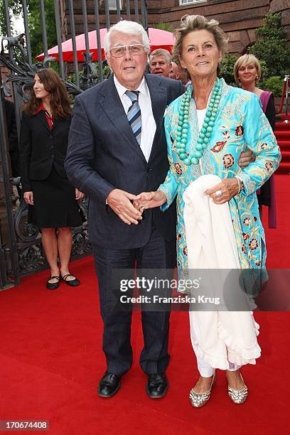 Schauspieler Peter Weck Und Ehefrau Ingrid Muttone Bei Der Premiere Der Nibelungenfestspiele In Worms