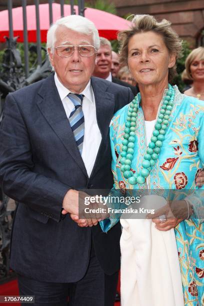 Schauspieler Peter Weck Und Ehefrau Ingrid Muttone Bei Der Premiere Der Nibelungenfestspiele In Worms