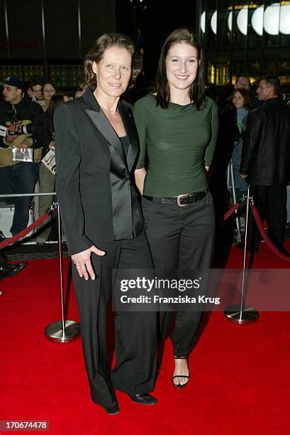 Christina Rau Mit Tochter Laura Bei Deutschlandpremiere Von "Catch Me If You Can" In Berlin Am 260103