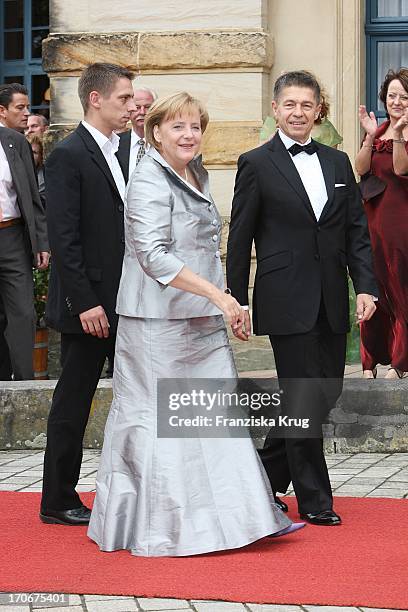 Bundeskanzlerin Angela Merkel Und Ehemann Joachim Sauer Mit Sohn Daniel Sauer Bei Der Ankunft Zur Eröffnung Der 98. Bayreuther Festspiele In Bayreuth...