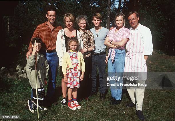 Oliver Turni, Michael Roll, Bettina Kupfer, Caroline Krause, Marieke Brüggmann, Dennis Grabosch, Katharina Schubert + Dietmar Mues Drehen "Familien...