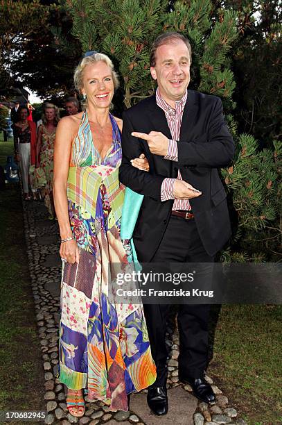 Hubertus Meyer Burckhardt Und Ehefrau Jacqueline Beim Traditionellen Krebsessen Von Werber M. Baumann Auf Sylt Am 310704