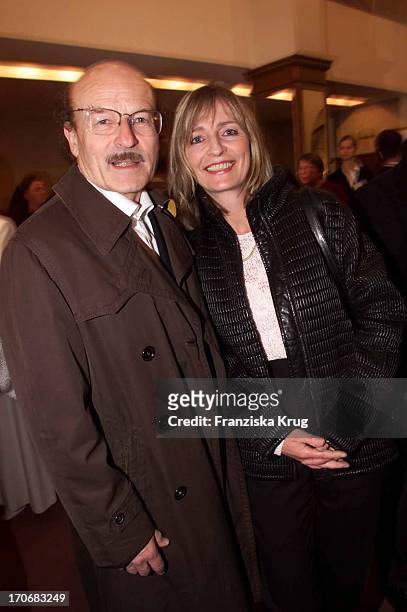 Regisseur Volker Schlöndorff + Ehefrau Angelika Bei "Sir Peter Ustinovs Geburtstags Gala" 060401