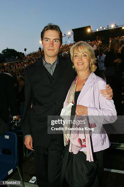 Gisela Schneeberger Und Sohn Philipp Müller Bei Der Premiere Der Nibelungen Festspiele In Worms