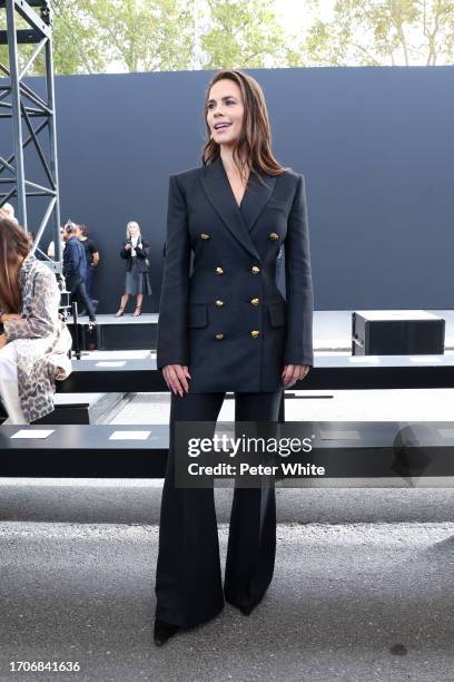 Hayley Atwell attends the Chloé Womenswear Spring/Summer 2024 show as part of Paris Fashion Week on September 28, 2023 in Paris, France.