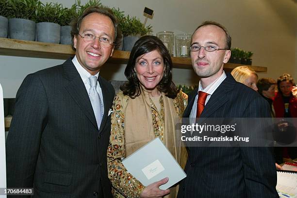 Geschäftsinhaber Alex Flament + Alexandra Von Rehlingen + Jack Flament Bei Der Eröffnung Des Flamant Shops Am 150503 In Hamburg