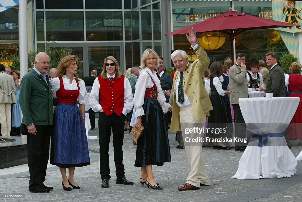 Rolf + Ehefrau Maryam Sachs + Claus Alexander "Halifax Sachs + Mirja + Gunter Sach