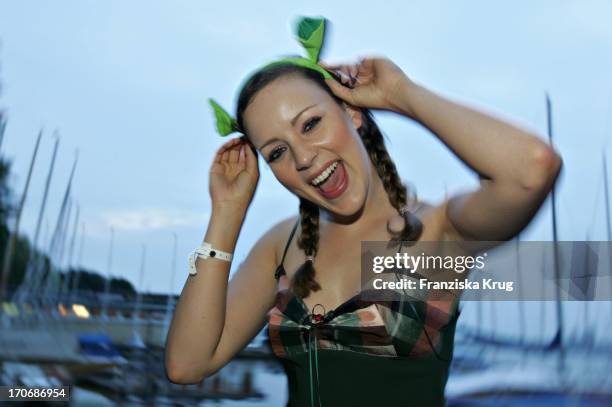 Jasmin Wagner Bei Der Premierenfeier Von "Shrek 2 - Der Tollk