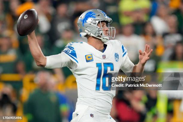 Jared Goff of the Detroit Lions looks to throw a pass against the Green Bay Packers during the first quarter in the game at Lambeau Field on...