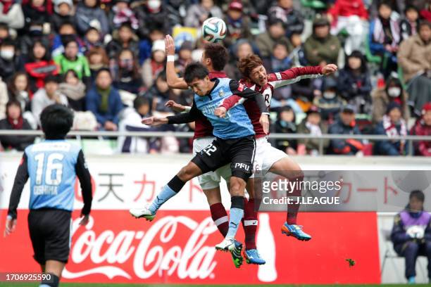 Akito Fukumori of Kawasaki Frontale competes for the ball against Takuya Iwanami and Jung Woo-young of Vissel Kobe during the J.League J1 match...