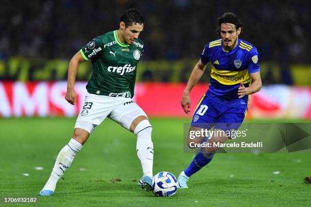 Raphael Veiga of Palmeiras controls the ball against Edinson Cavani of Boca Juniors during the Copa CONMEBOL Libertadores 2023 semi-final first leg...