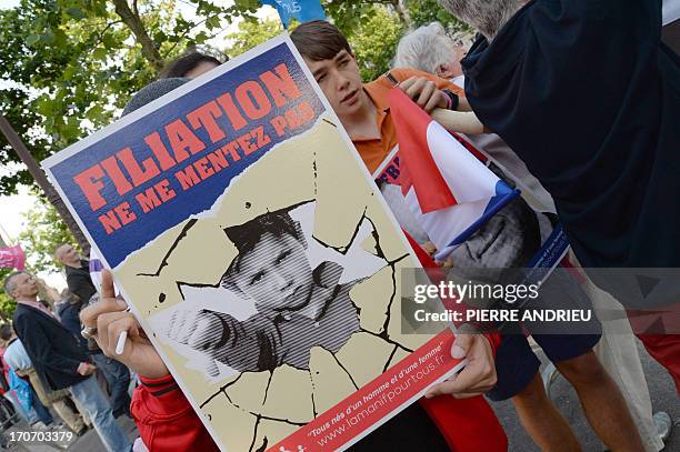 Opponents to the same sex marriage law demonstrate in front of the headquarters of French TV channel M6 in Neuilly-sur-Seine where the French...