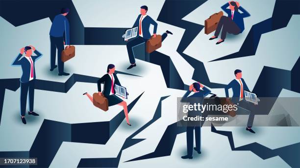 notfälle und krisenwarnungen, börsencrash oder wirtschaftskrise, unfälle oder plötzliche katastrophen, investitionsgefahren und -risiken, bodeneinbrüche und großflächige risse, geschäftsleute, die in panik fliehen - misserfolg stock-grafiken, -clipart, -cartoons und -symbole