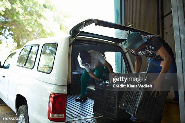 Loading Car With Boxes Photos et images de collection - Getty Images