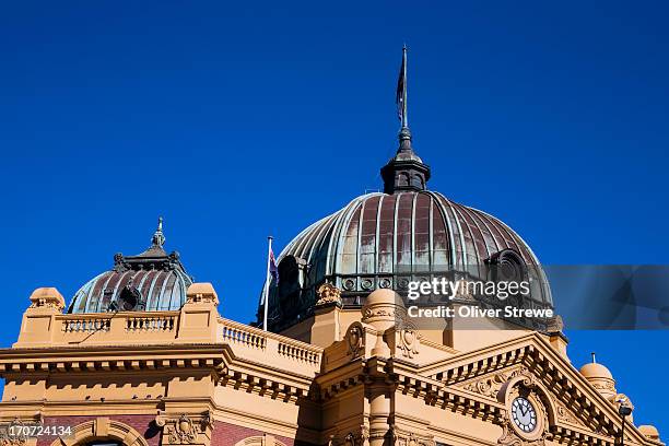 the dome flinders street railway station - melbourne architecture stock pictures, royalty-free photos & images