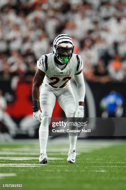 Chidobe Awuzie of the Cincinnati Bengals lines up during at Paycor Stadium on September 25, 2023 in Cincinnati, Ohio.