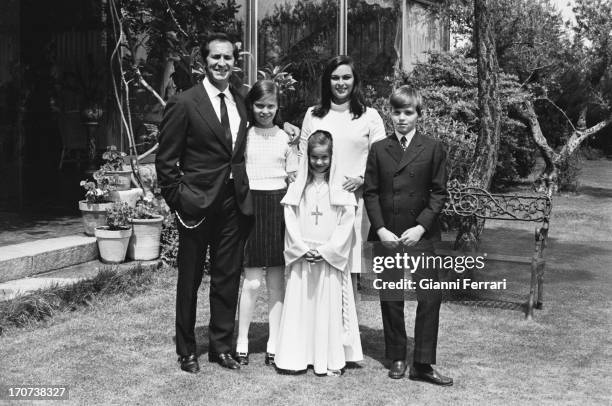 The communion of Lucia Dominquin : the bullfighter Luis Miguel Dominguin his daughter Paola, his daughter Lucia, his wife Italian actress Lucia Bose...