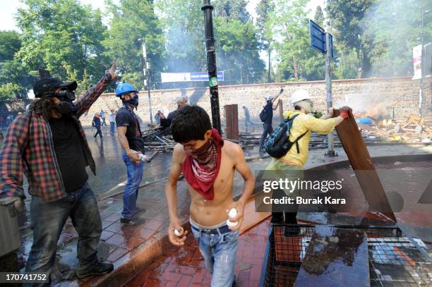 Anti-government protesters clash with police during disturbances in the Kurtulus district on June 16, 2013 in Istanbul, Turkey. Protests which...