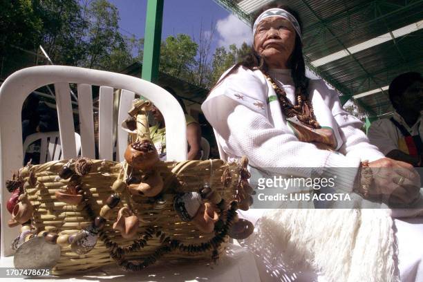An indigenous woman is seen in Cota, Colombia 30 November 2001, protesting the kidnapping of a ember of her tribe. Una anciana indigena del Putumayo,...