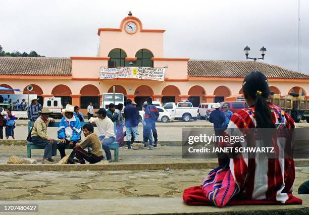 Indigenous tribe members are seen demonstrating in Chiapas, Mexico 03 January 2002. Indígenas tzeltales mantienen tomado el Palacio Municipal de...