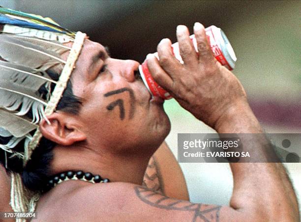 An indigenous man is seen drinking Coke in Brasilia, Brazil 08 NOvember 2001 . Un indio de la tribu "Pataxo" bebe un refresco, el 08 de noviembre de...